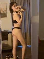 勾人又勾魂的眼镜姐