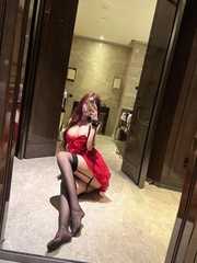 颜值不错的夜场小妹