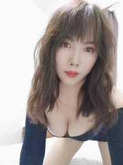 身材丰满大胸妹子