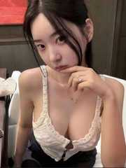 大胸妹子粉嫩多汁