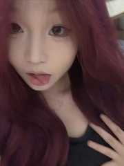 苗条喷水小女友