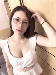 天心大胸美腿御姐