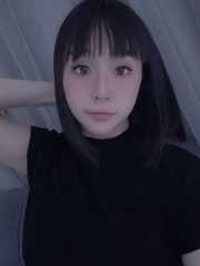 服务型的年轻姑娘