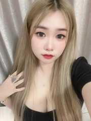 大奶妮妮小可爱