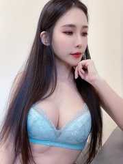 美艳大胸小少妇