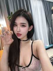 泻火苗条小美女