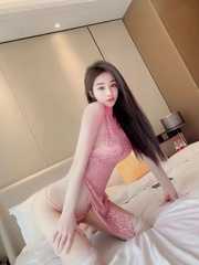 肤白貌美翘屁嫩妹