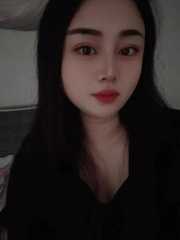 中项年轻大奶妹